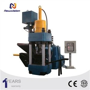 Aparat compactor de brichetare pentru anvelope
